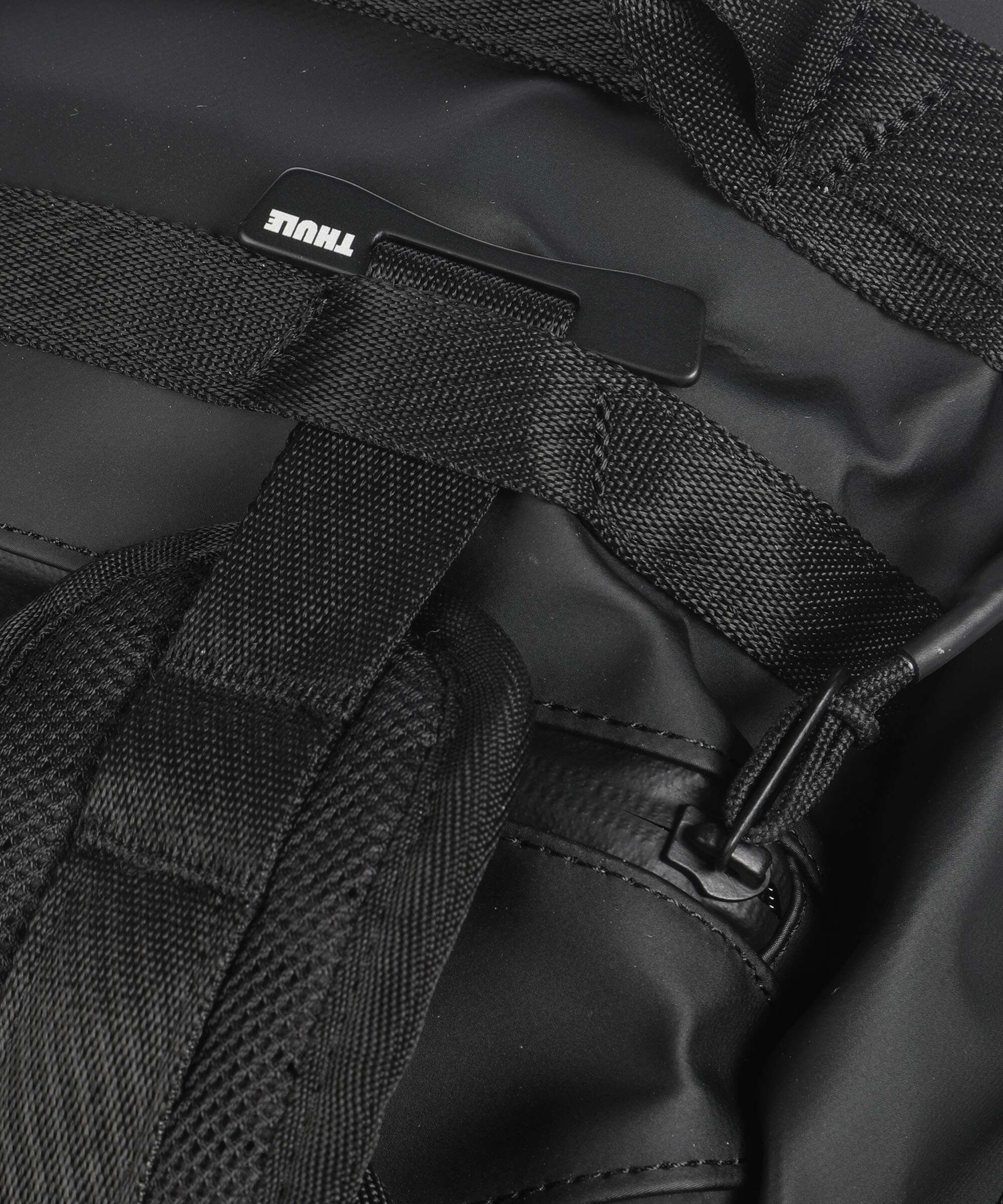 Thule Chasm 30 Weekend bag black