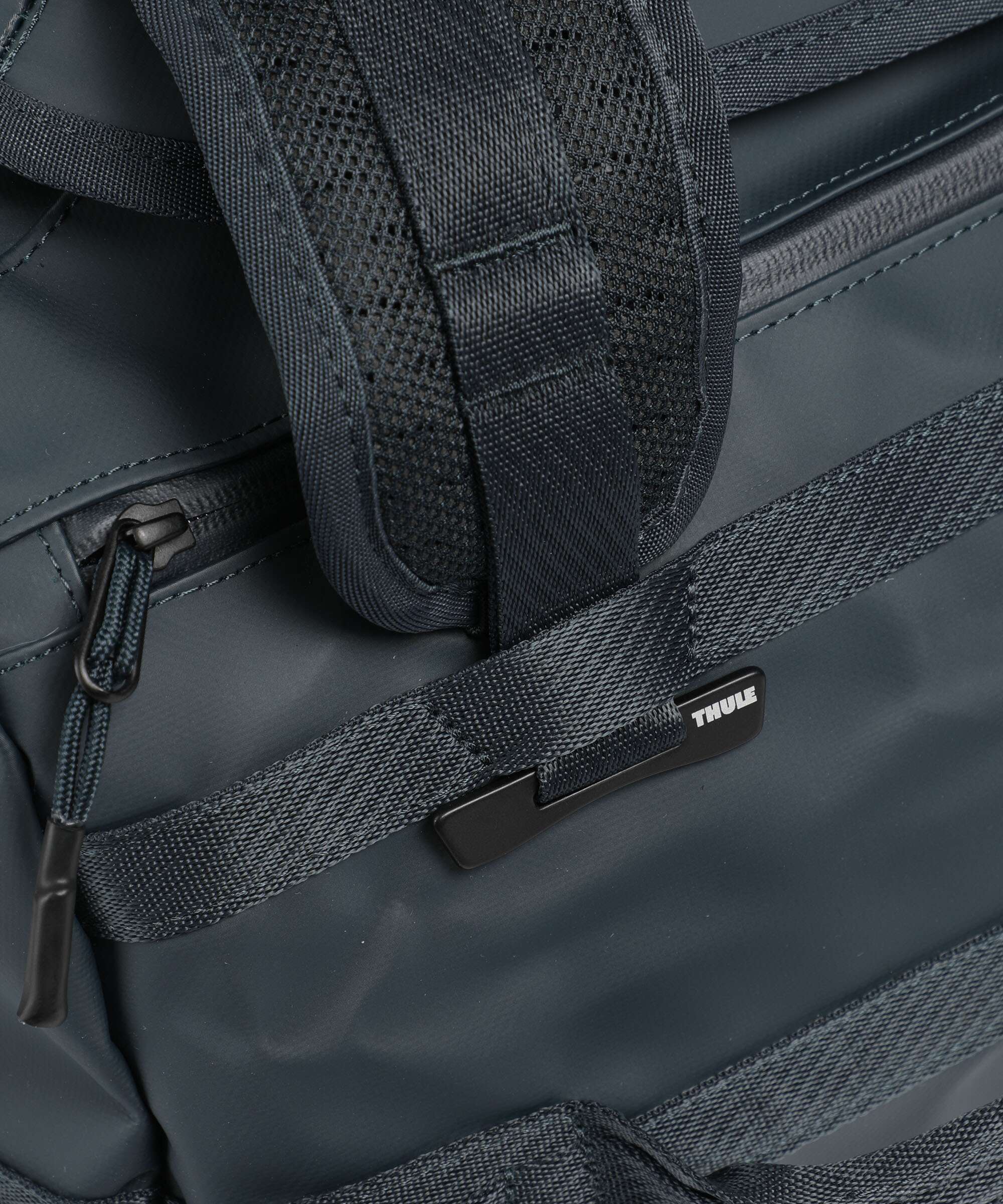 Thule Chasm 40 Weekend bag darkest blue