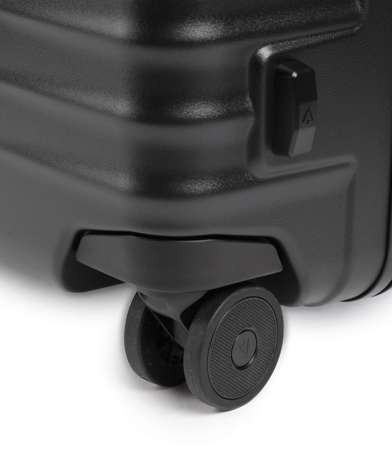 Titan Overseas Spinner (4 wheels) nightshade black