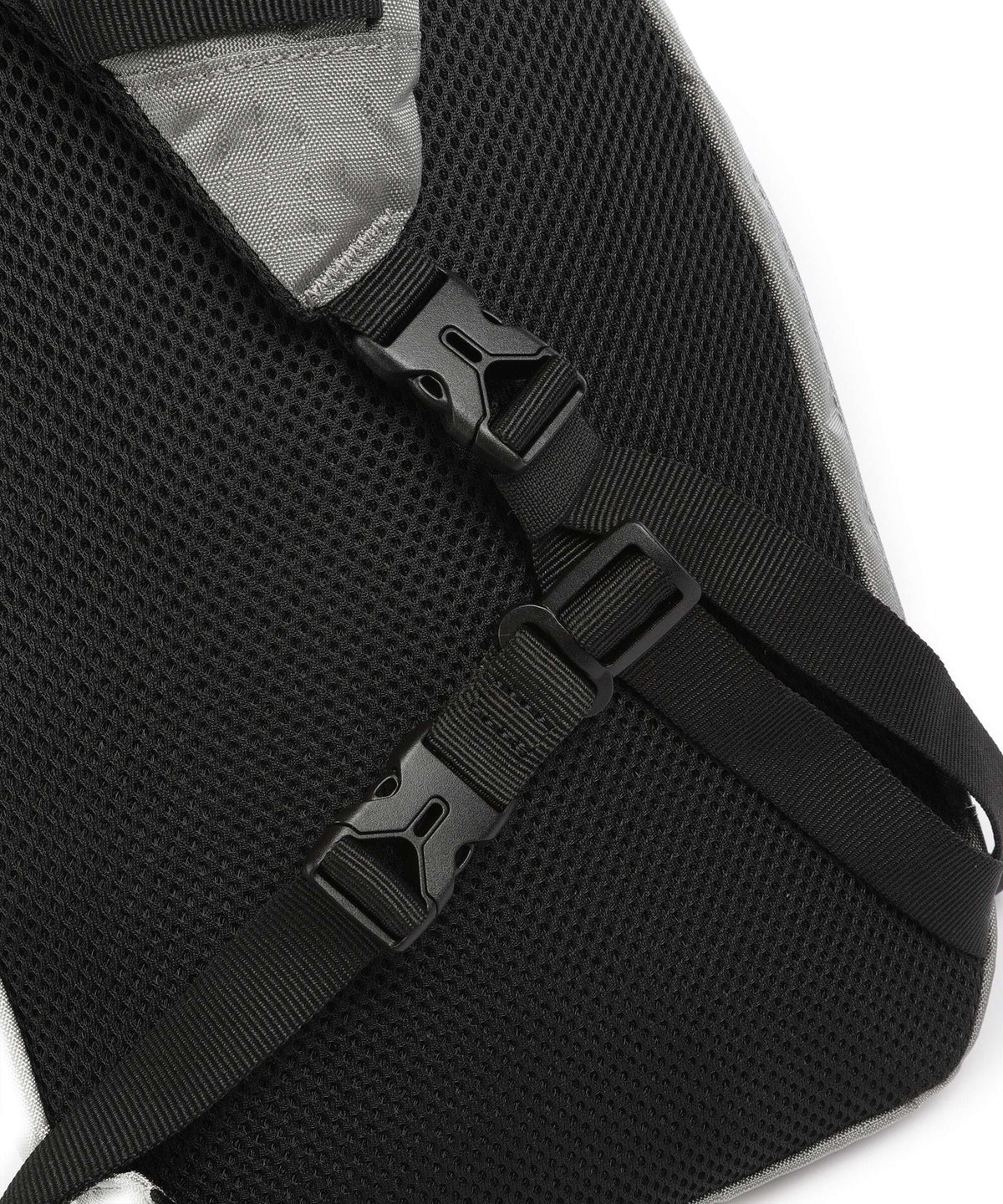 Strellson Homerton Carl Sling bag offwhite