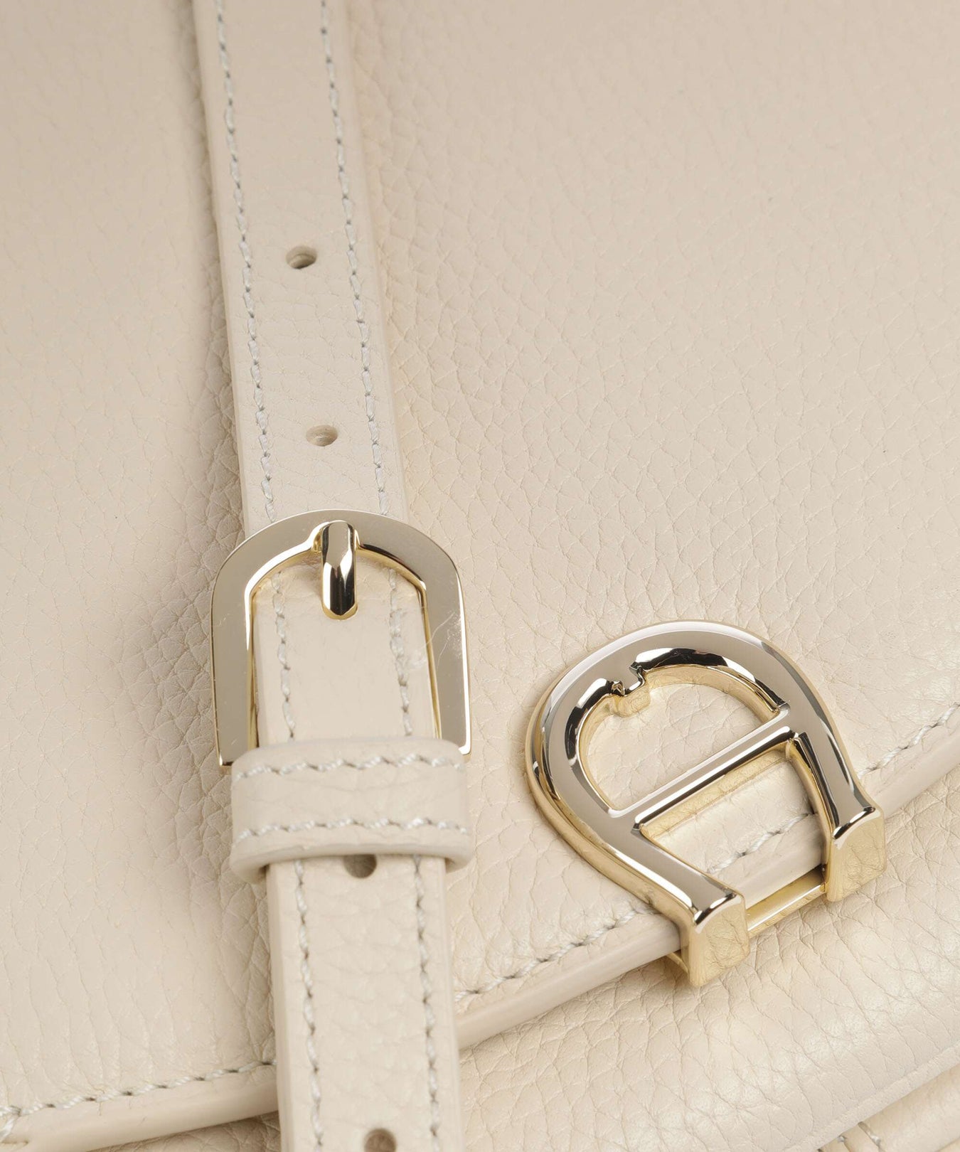 Aigner Diadora S Shoulder bag macadamia white