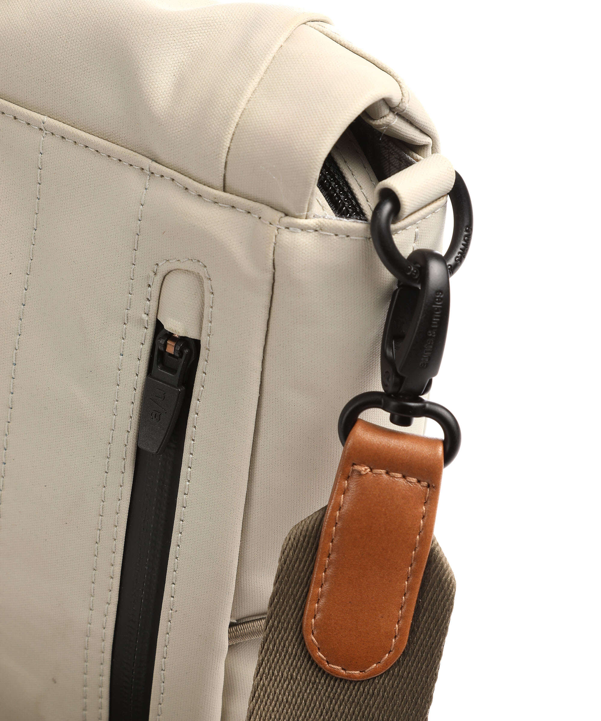 Aunts & Uncles Japan Sendai Messenger bag dust