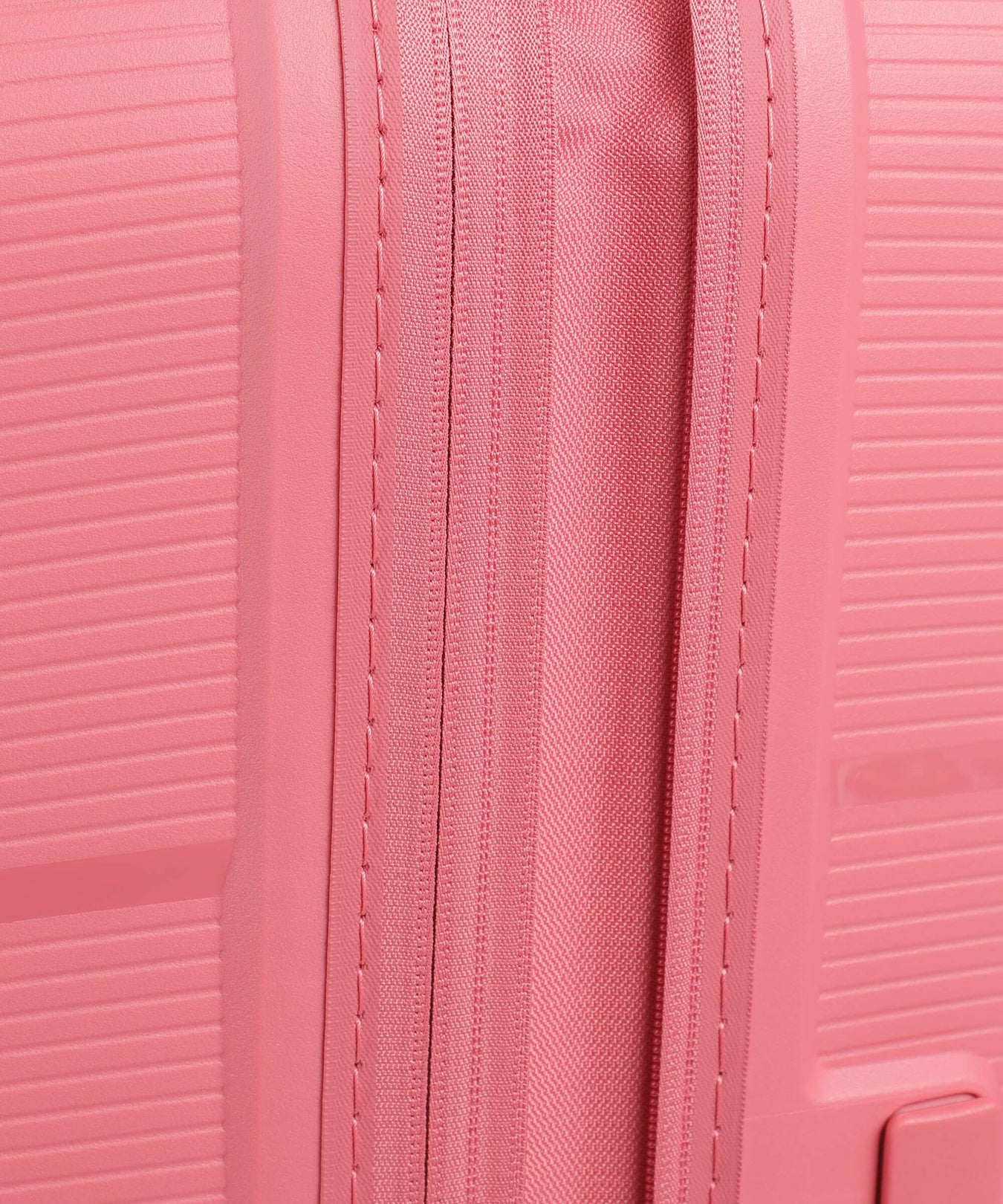 American Tourister Starvibe Spinner (4 wheels) sun kissed coral