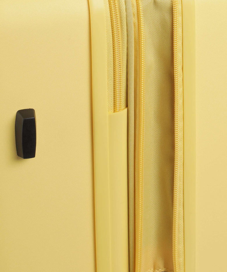 American Tourister Dynabelt Spinner (4 wheels) sunny yellow