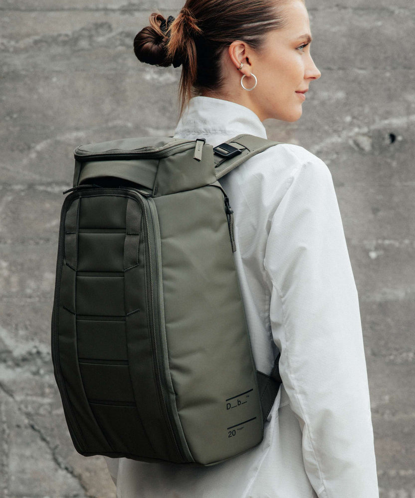 Db Hugger 20L Backpack forest green