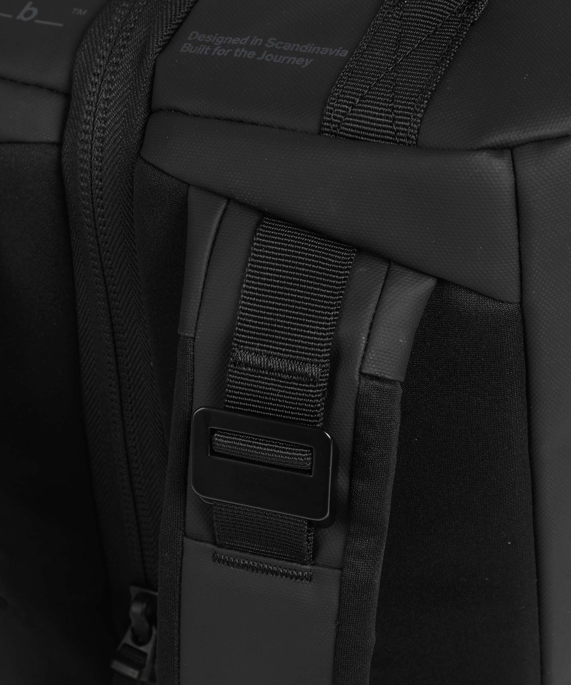 Db Roamer Pro 30 Travel backpack black out