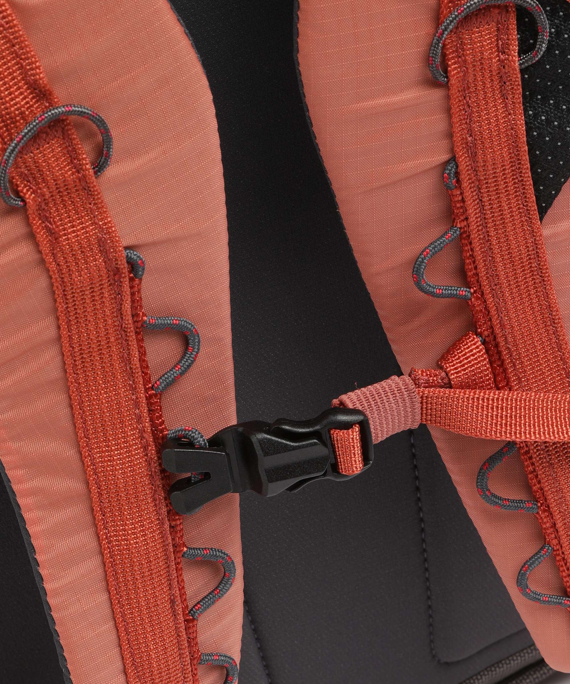 Klättermusen Gjalp 18 Backpack cloud berry