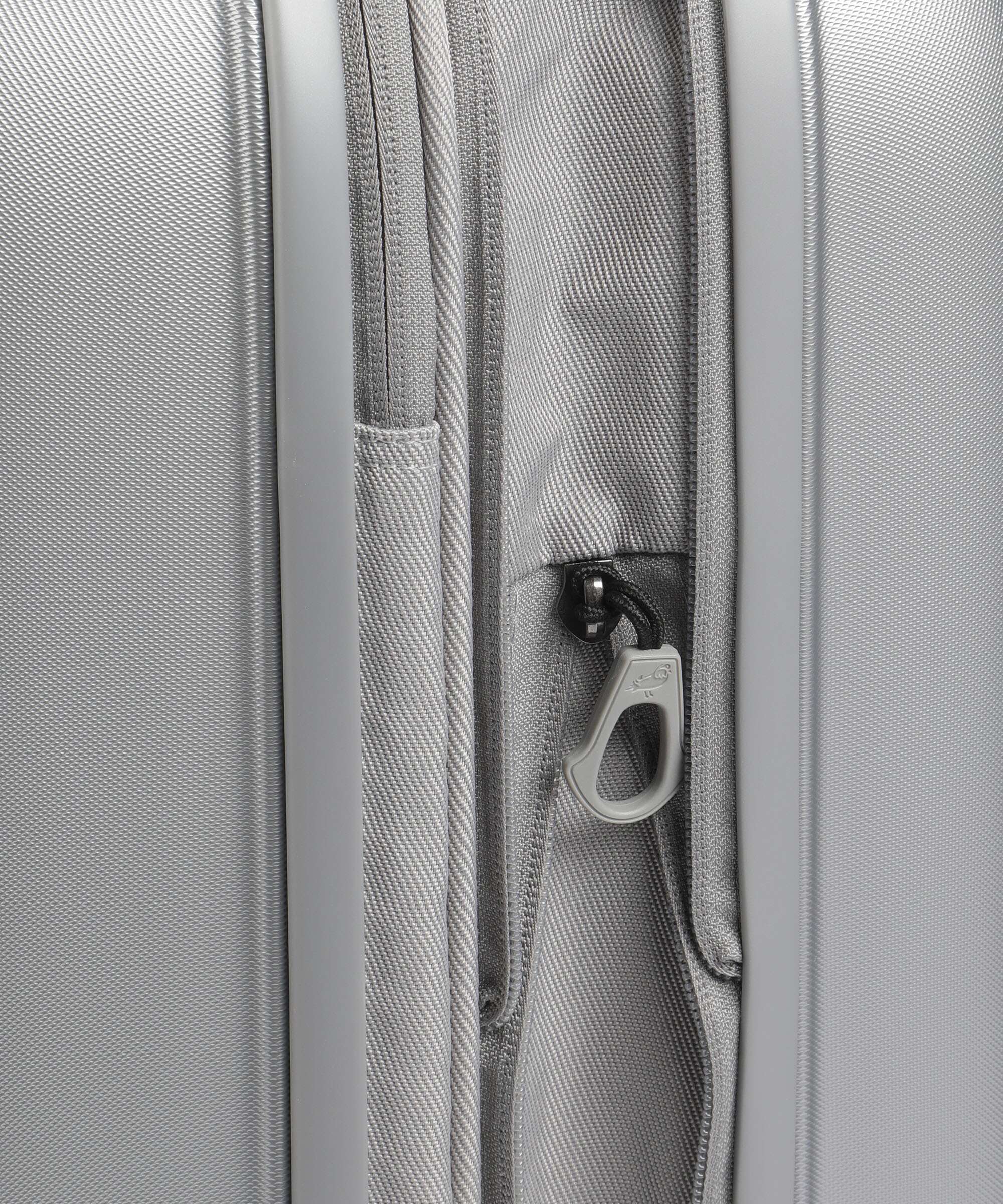 Mandarina Duck Logoduck+ Spinner (4 wheels) silver