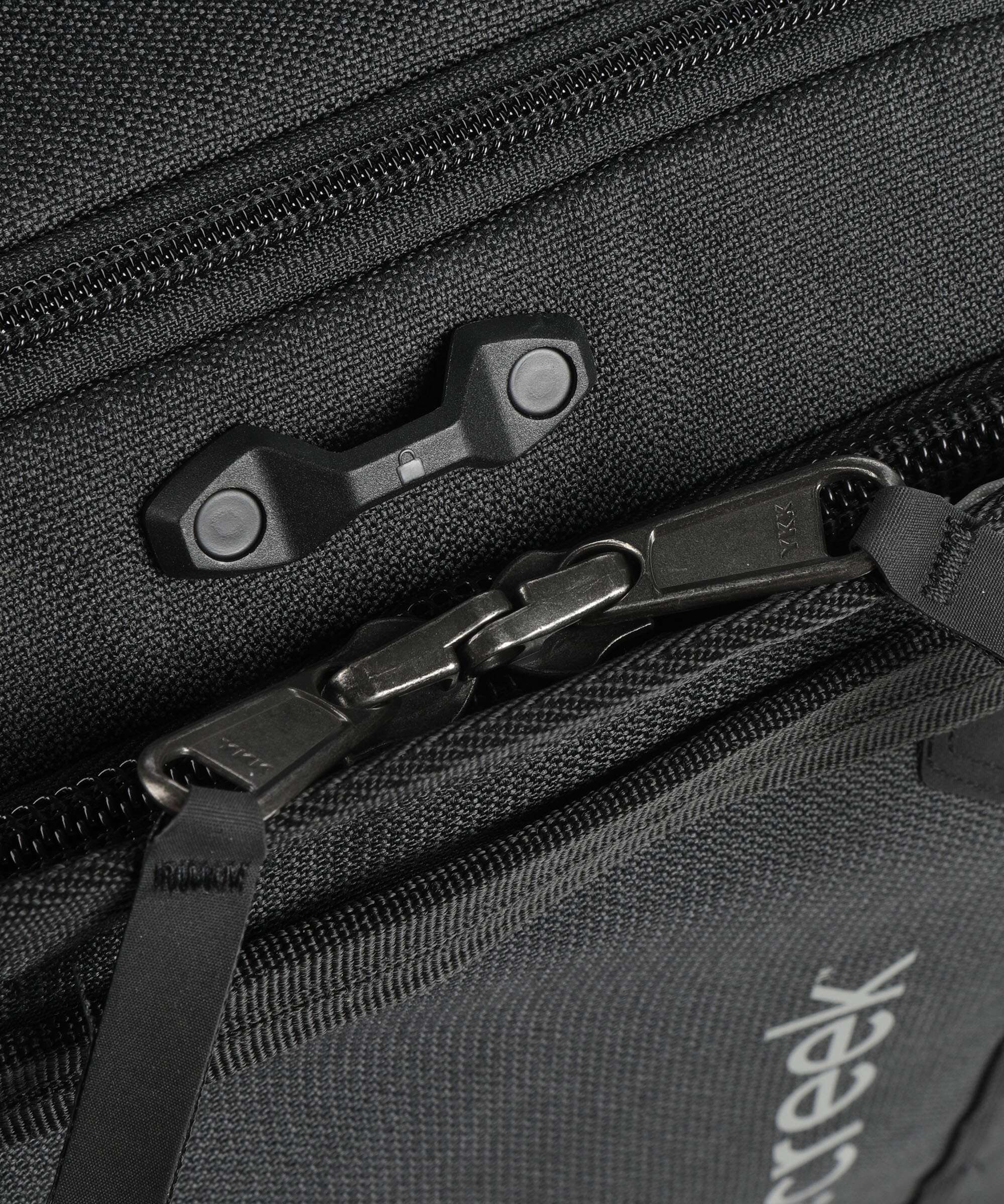 Eagle Creek Gear Warrior Carry On Spinner (4 wheels) black