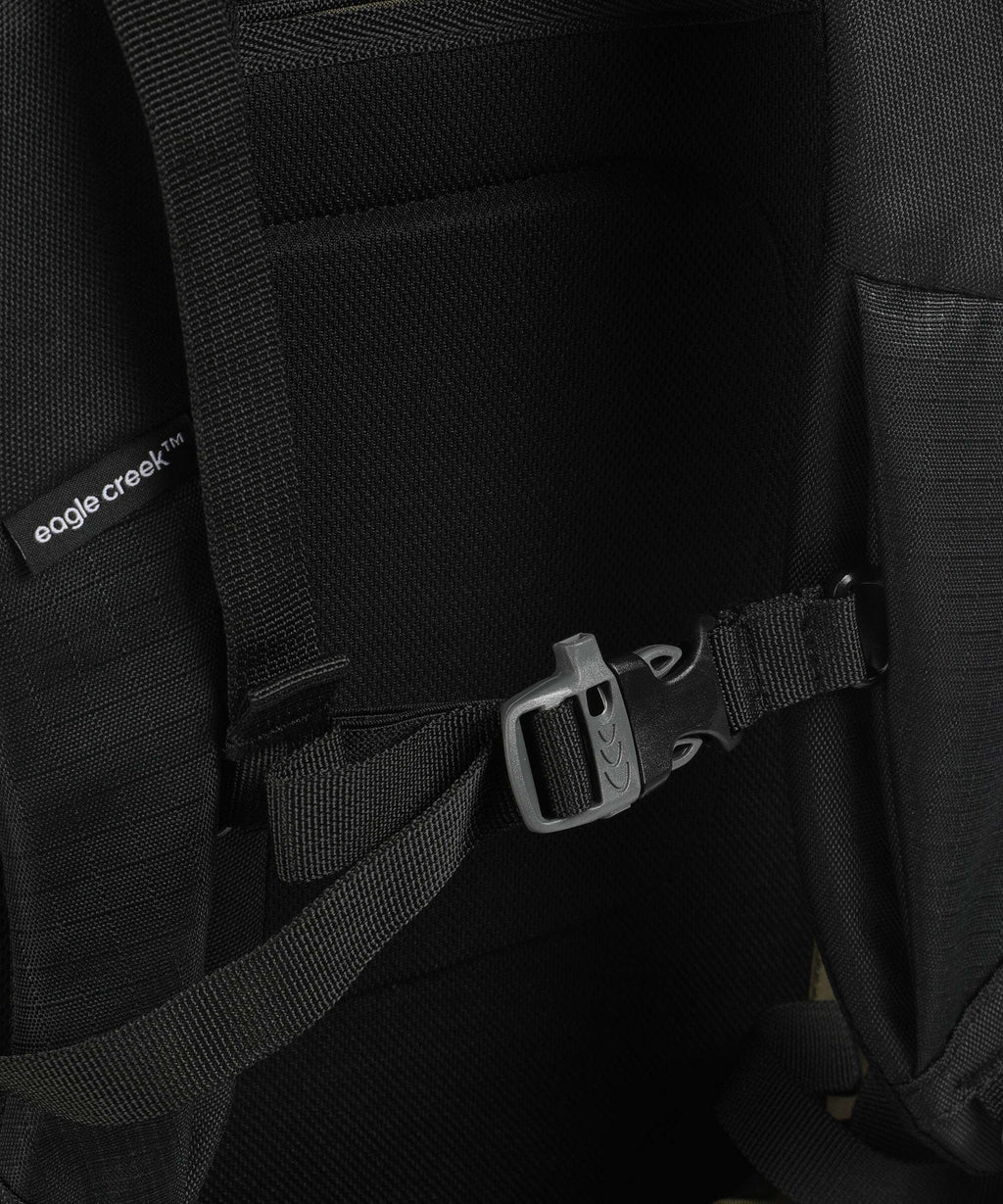 Eagle Creek Expanse Convertible 85 Backpack with wheels midnight black