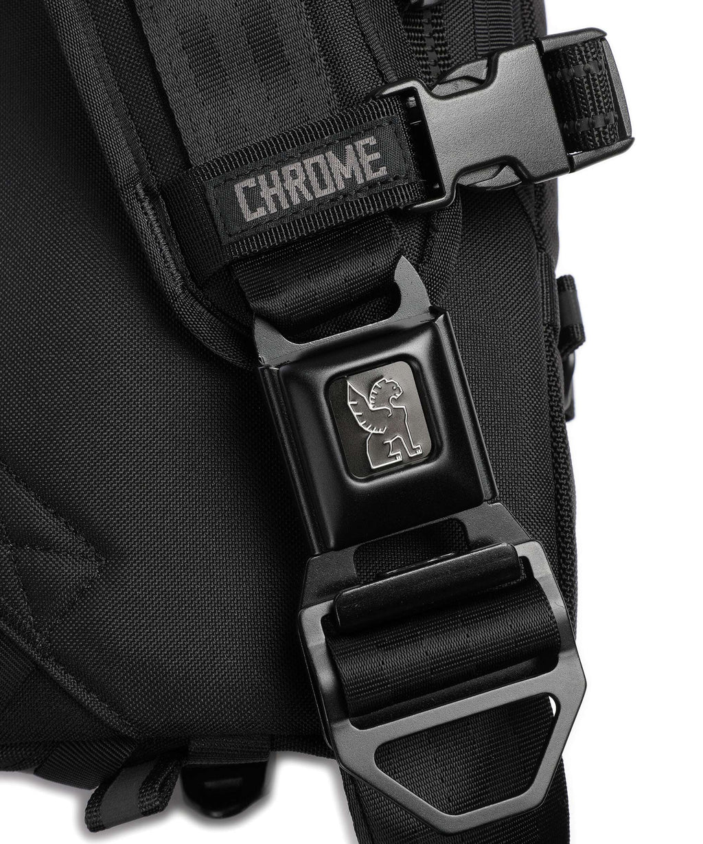 Chrome Kadet Crossbody bag black