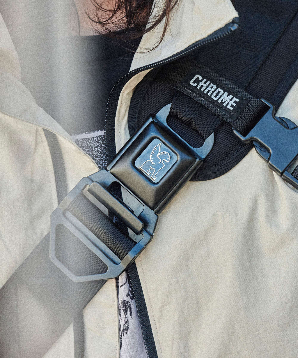 Chrome Citizen 24L Messenger bag black