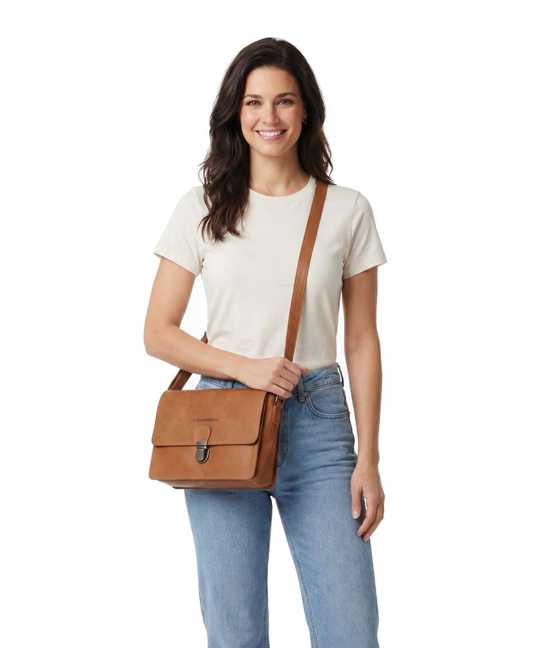 The Chesterfield Brand Wax Pull Up Cow Lunor Crossbody bag cognac