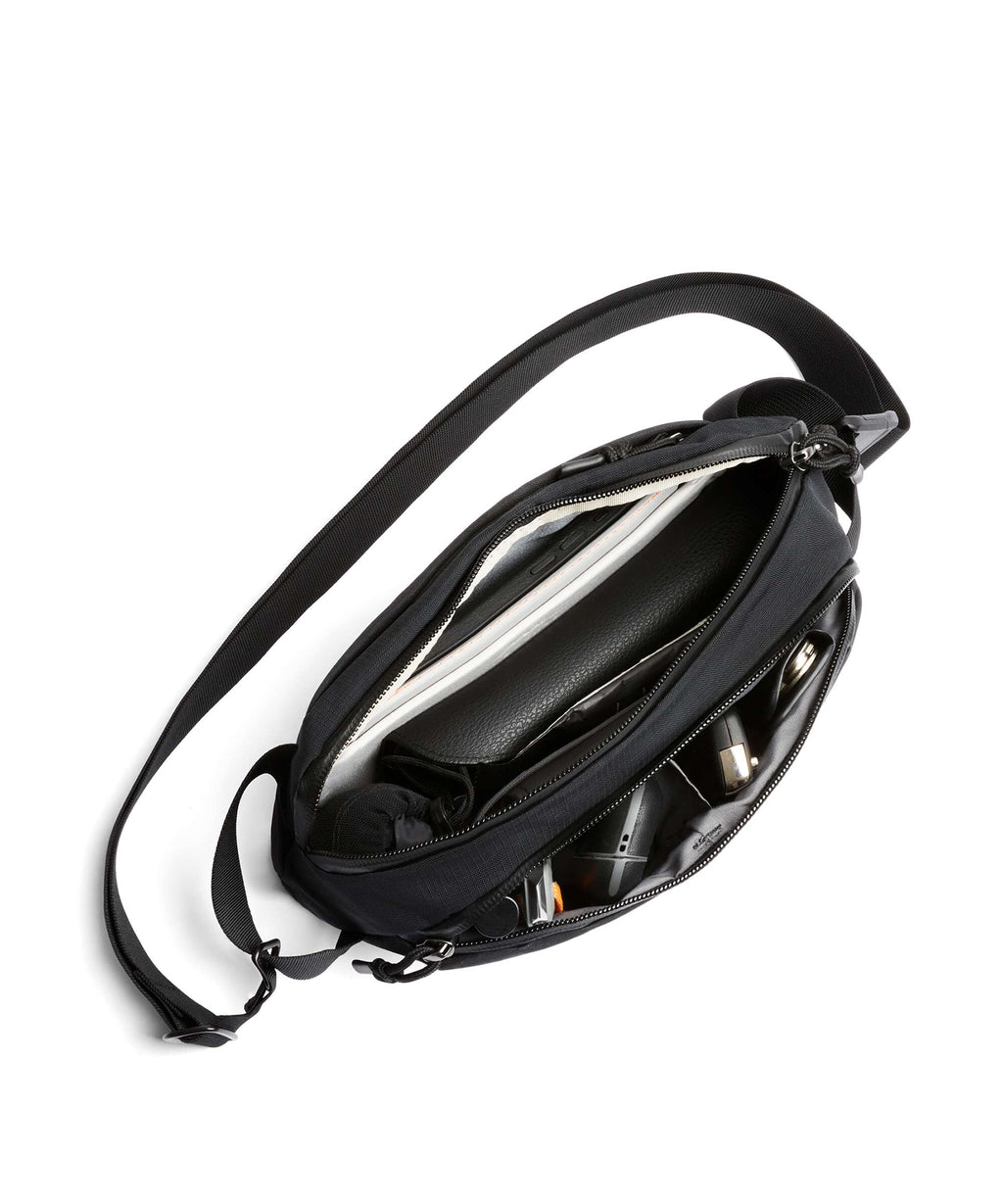Bellroy Venture 2.5L Ready Fanny pack black