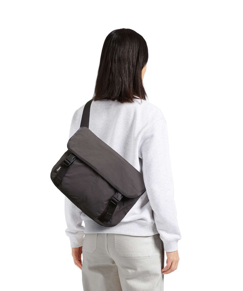 Bellroy Cinch 12L Messenger bag charcoal