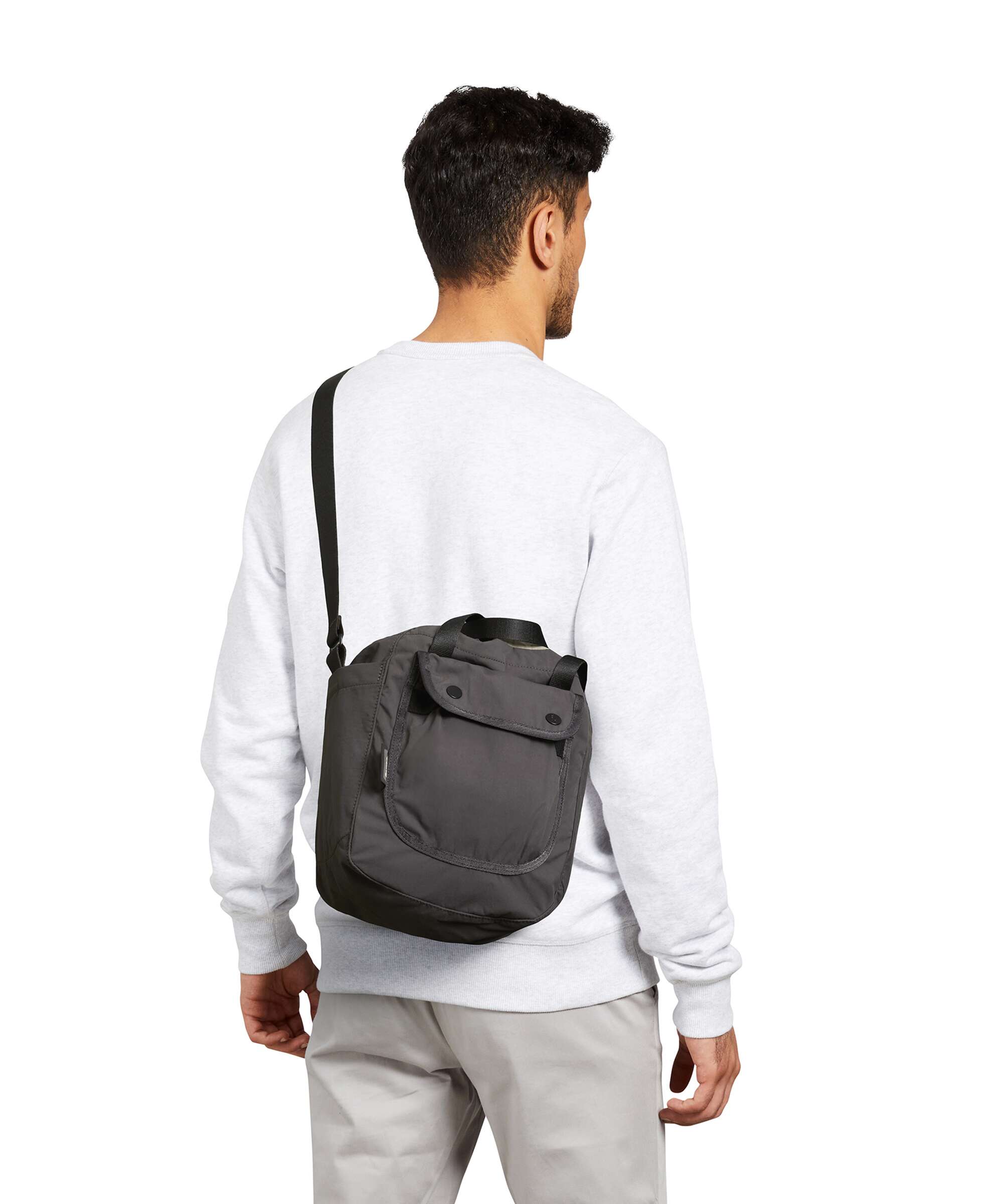 Bellroy Cinch 9 Bucket bag black